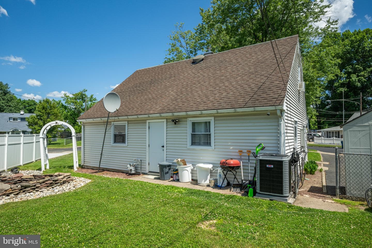 587 Arbor Road photo 9
