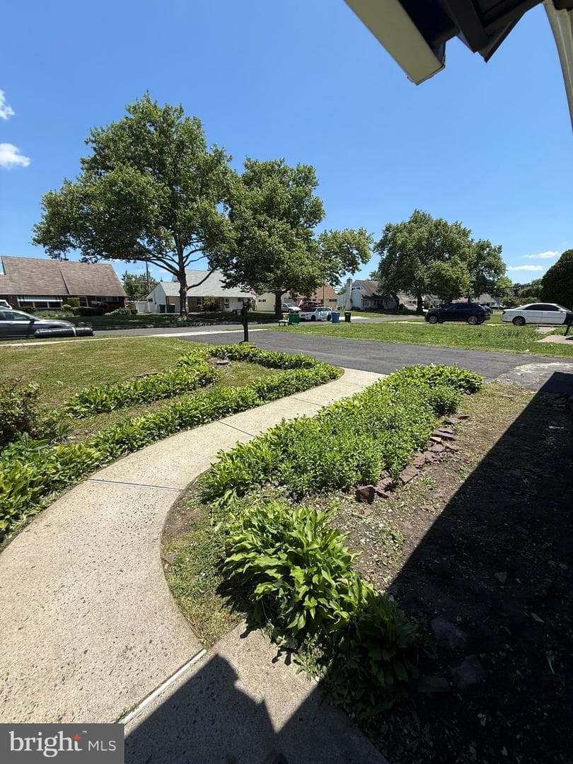 99 Kingwood Lane, Levittown
