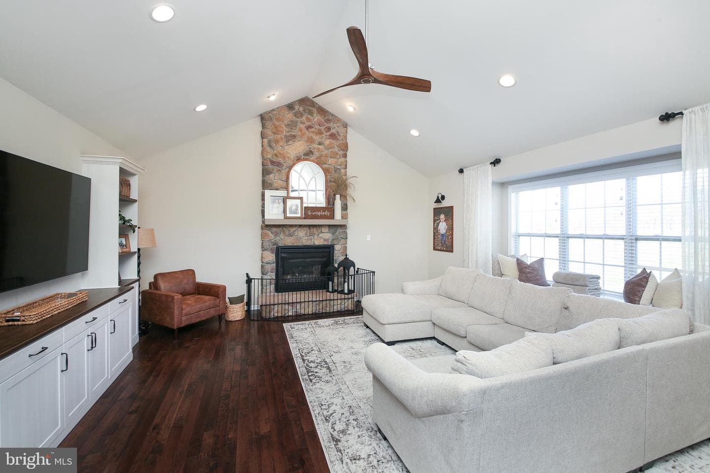 1101 Berthas Way photo 11