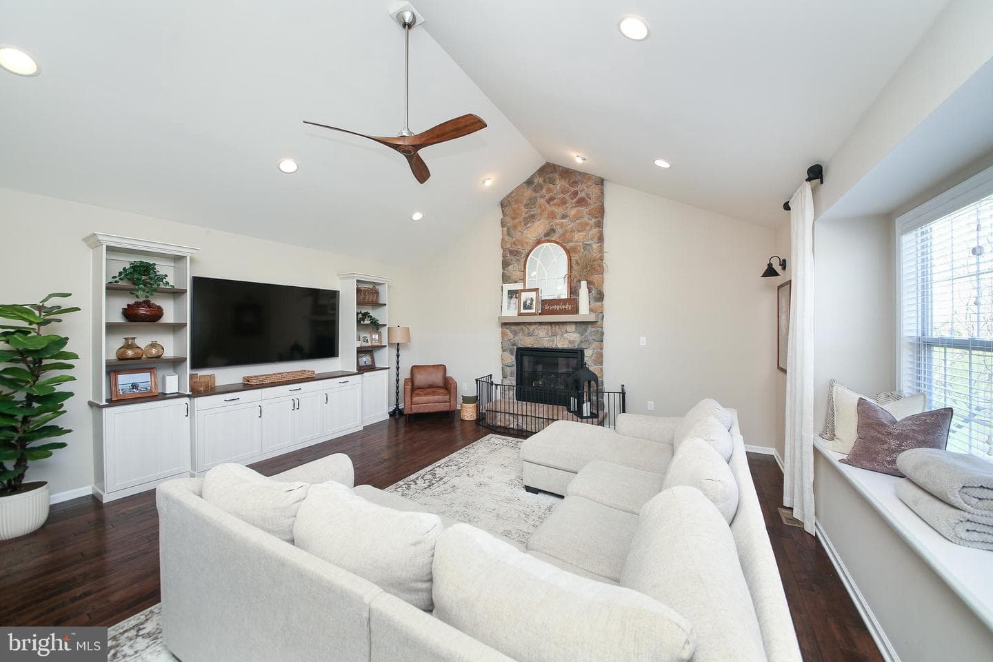 1101 Berthas Way photo 12