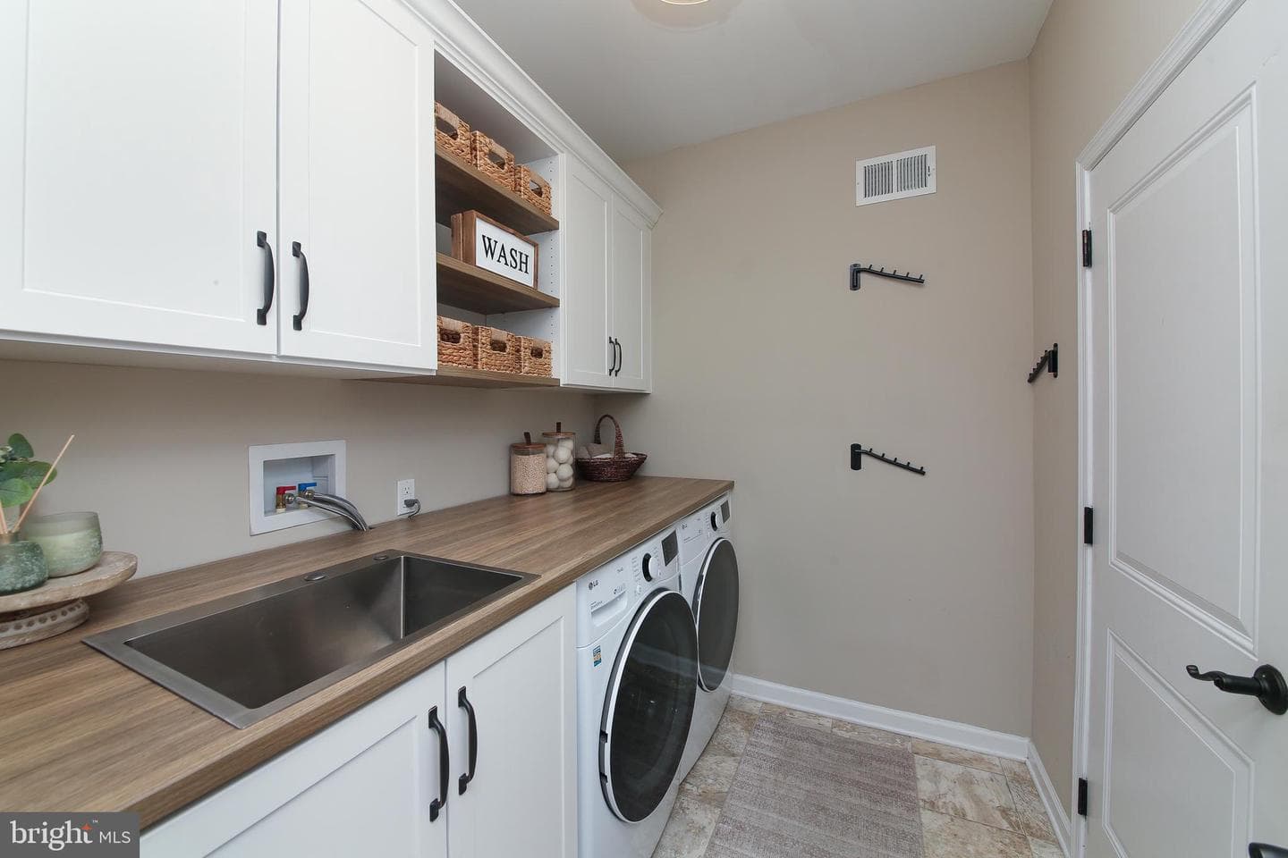 1101 Berthas Way photo 13