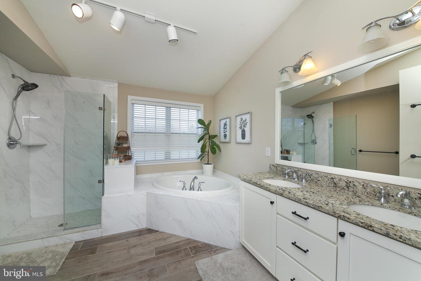 1101 Berthas Way photo 19