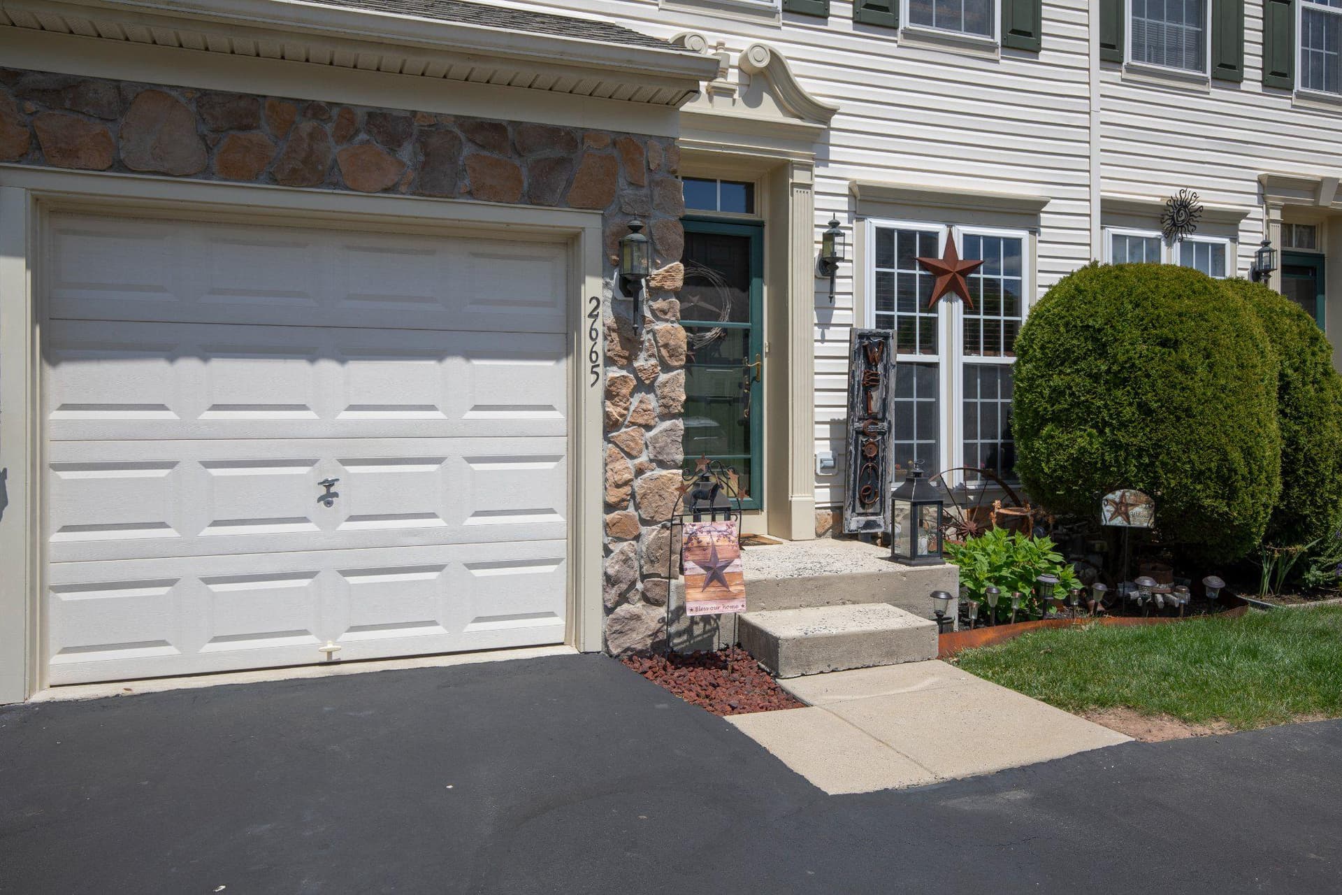 2665 Crabapple Circle photo 2