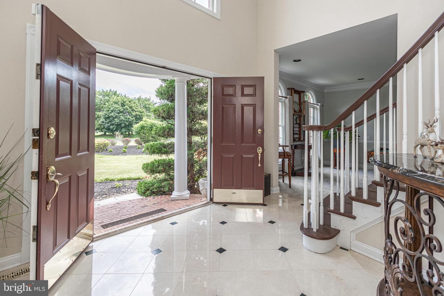 2062 Silverwood Drive photo 6