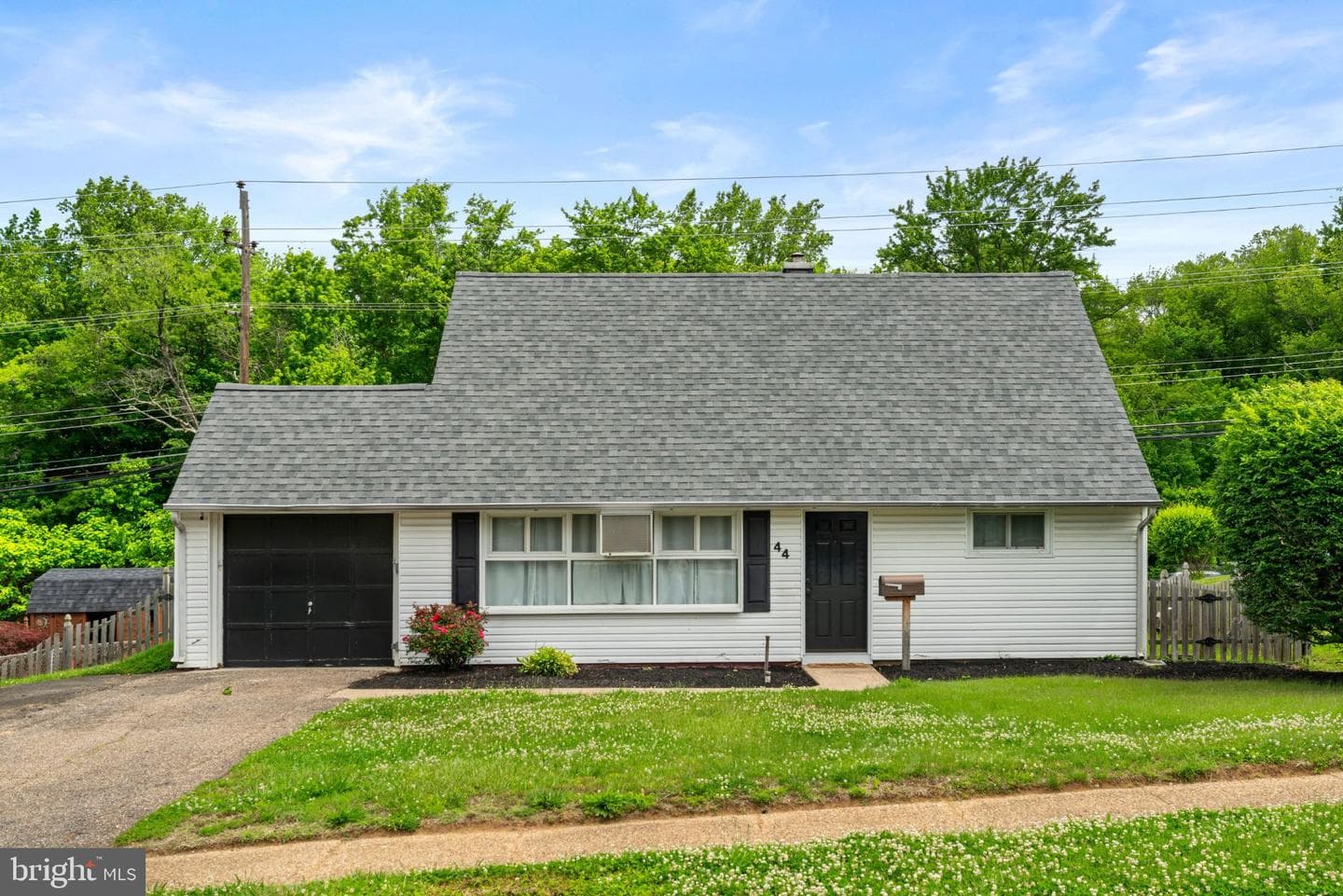 44 Quickset Road, Levittown