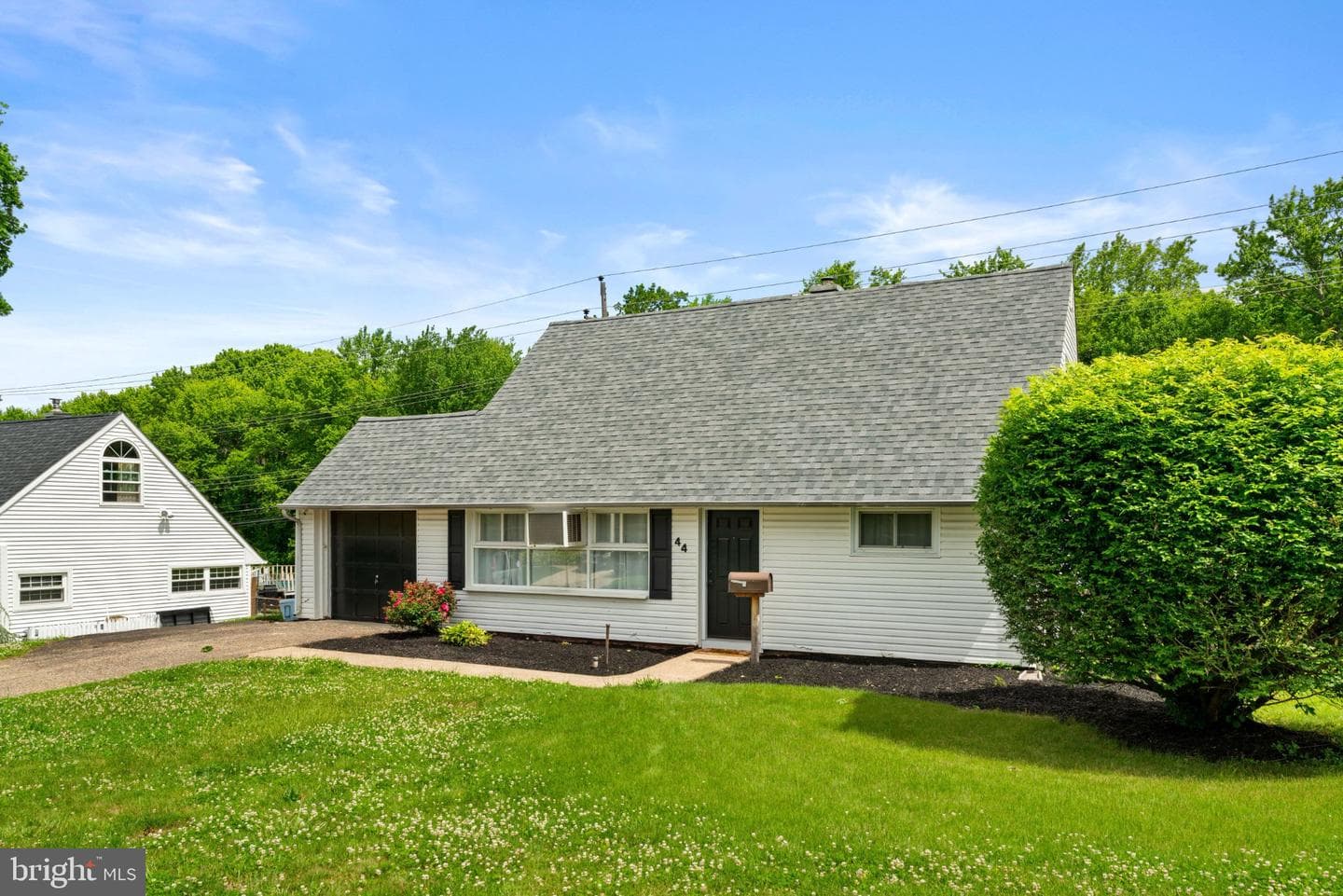 44 Quickset Road, Levittown