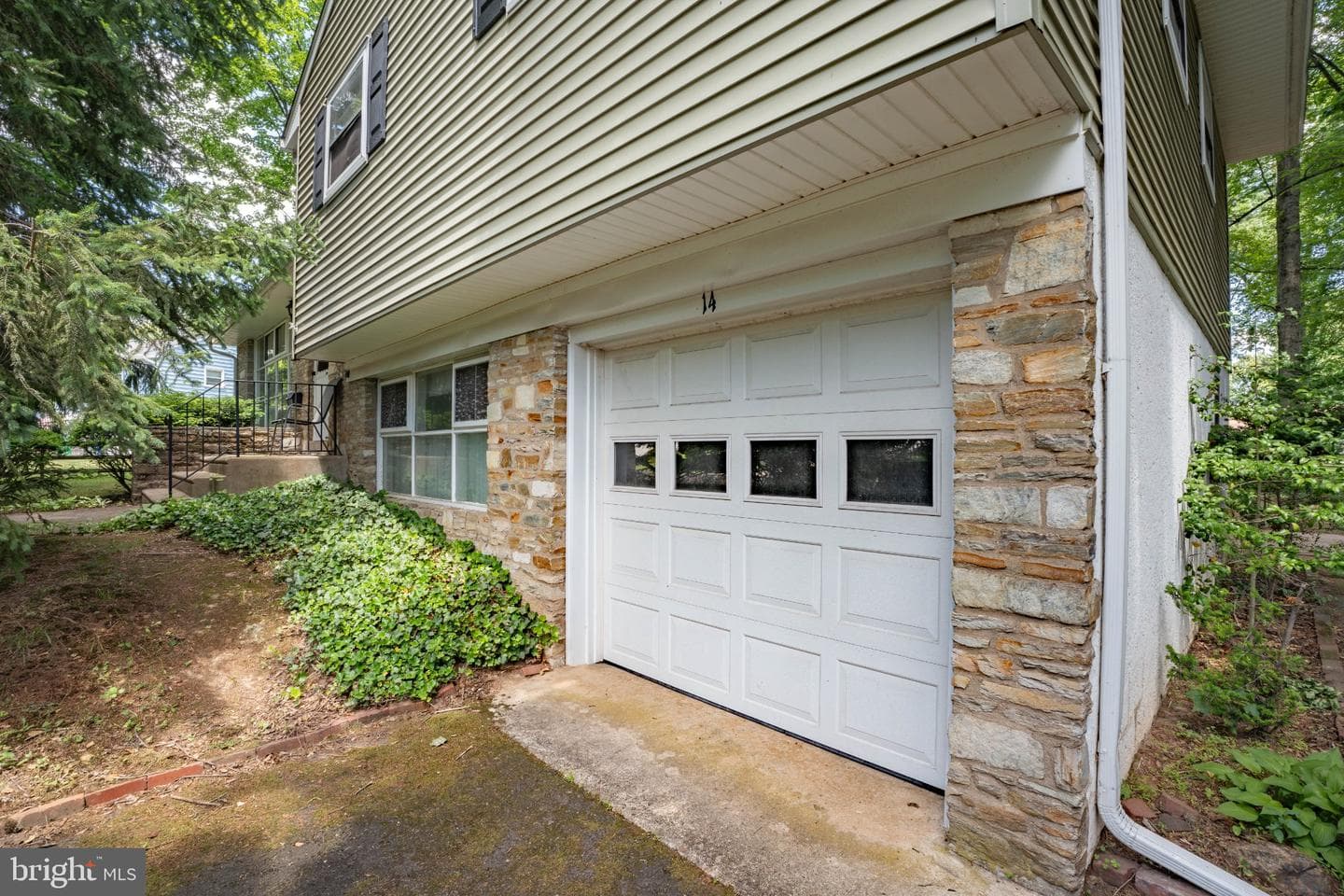 14 Lower Hilltop Road photo 3