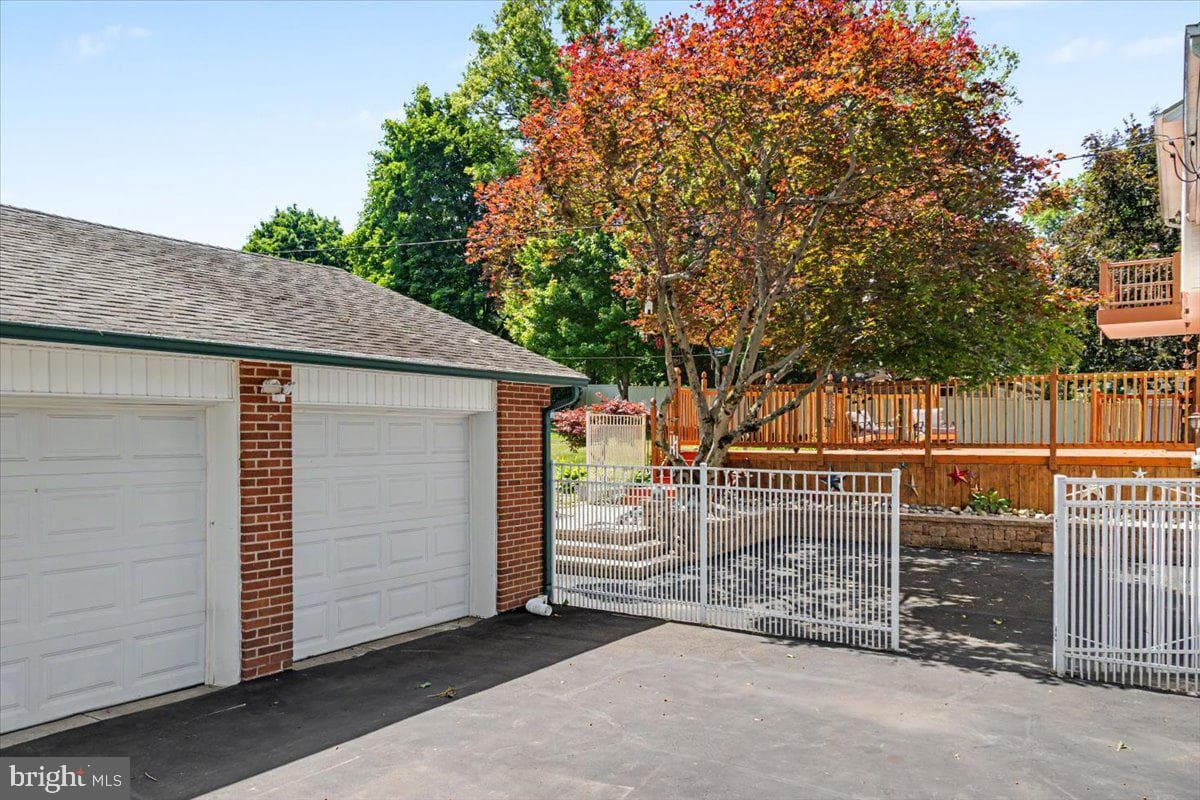 51 Martin Drive photo 28