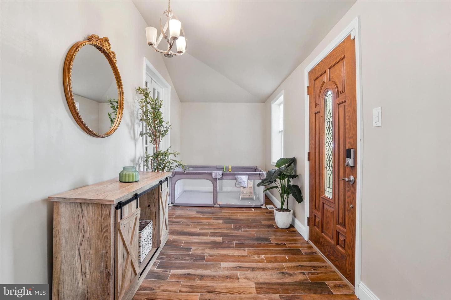 5758 Terrace Avenue photo 3