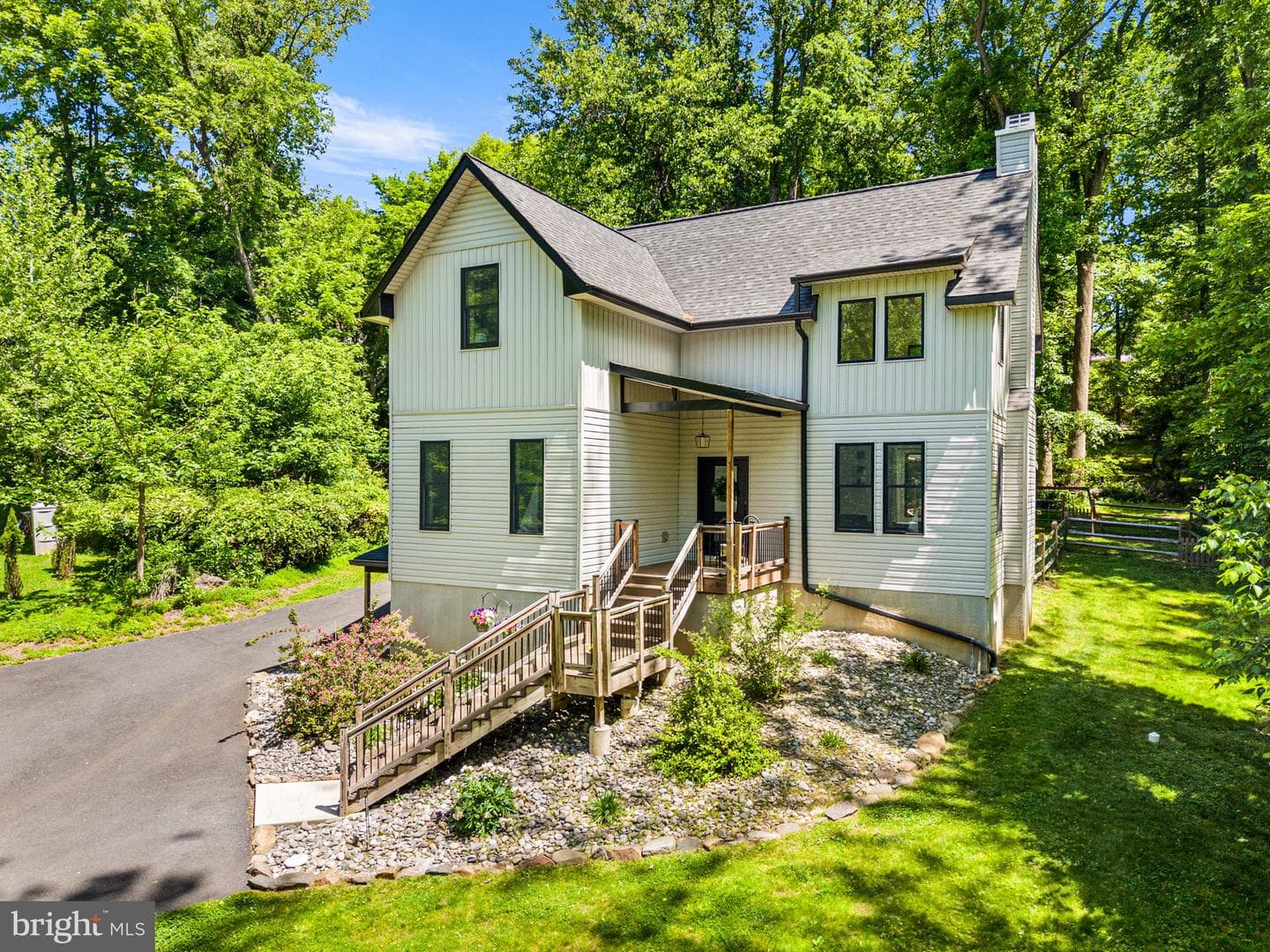 225 Playwicki Street photo 2