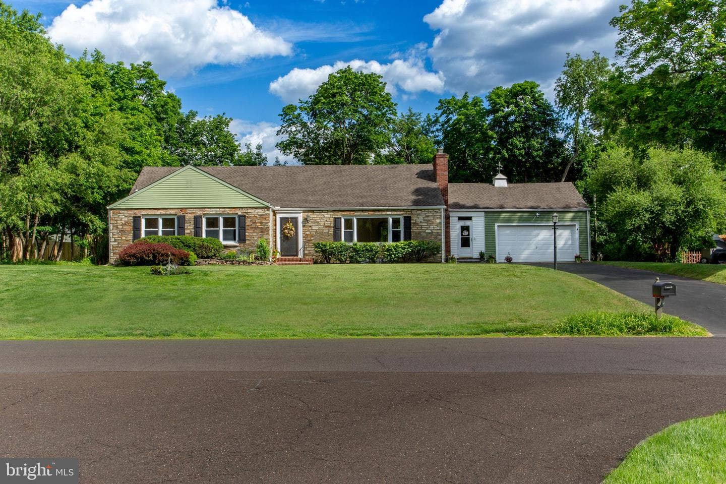 43 Glen Drive photo 1