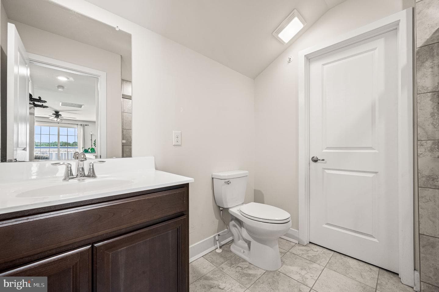 142 Fleet Court photo 27