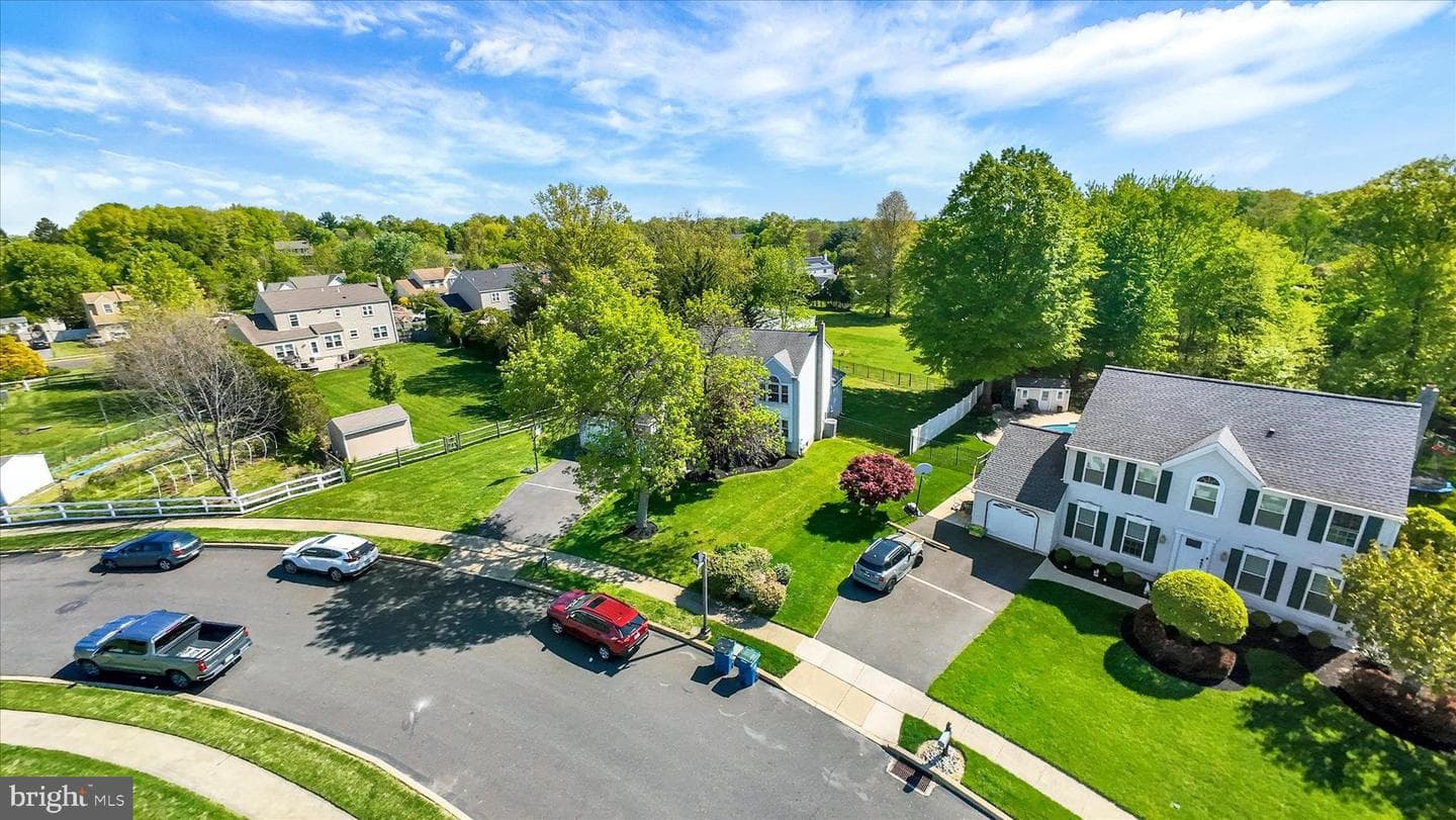 2125 Robin Drive photo 3