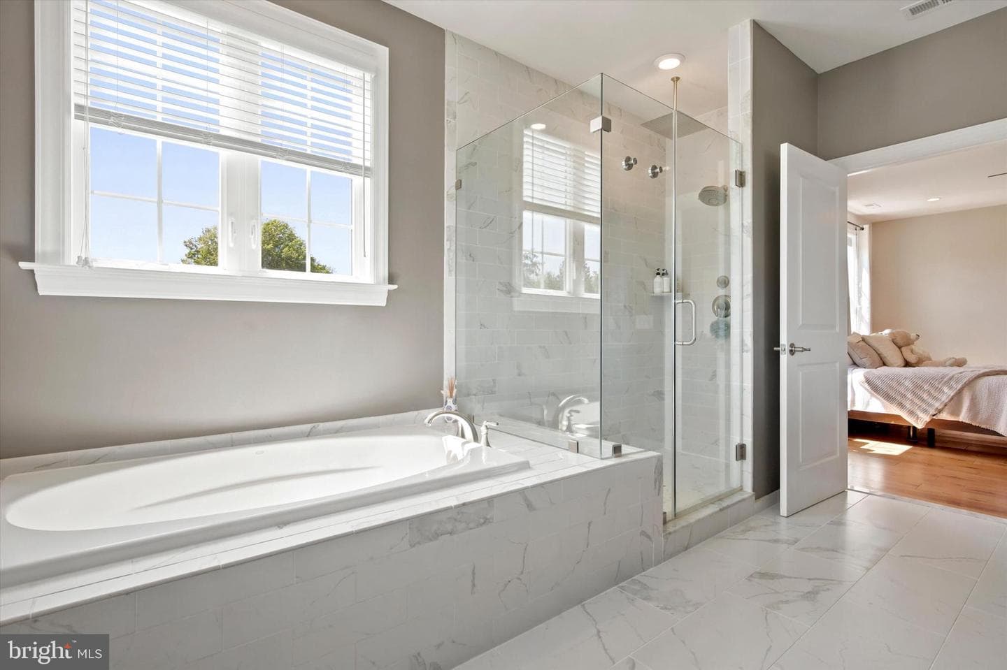 1 Bennett Lane photo 28