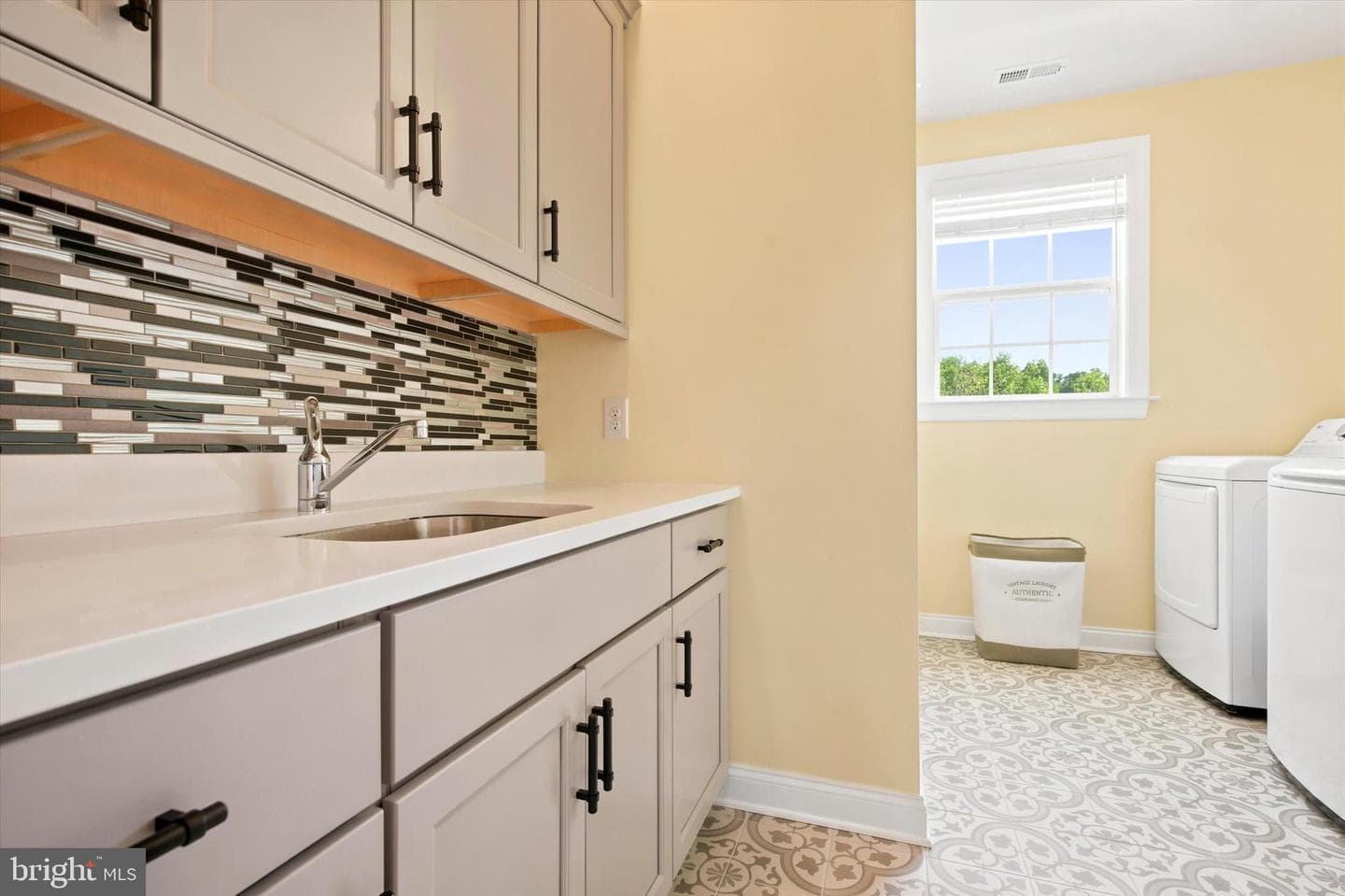 1 Bennett Lane photo 37