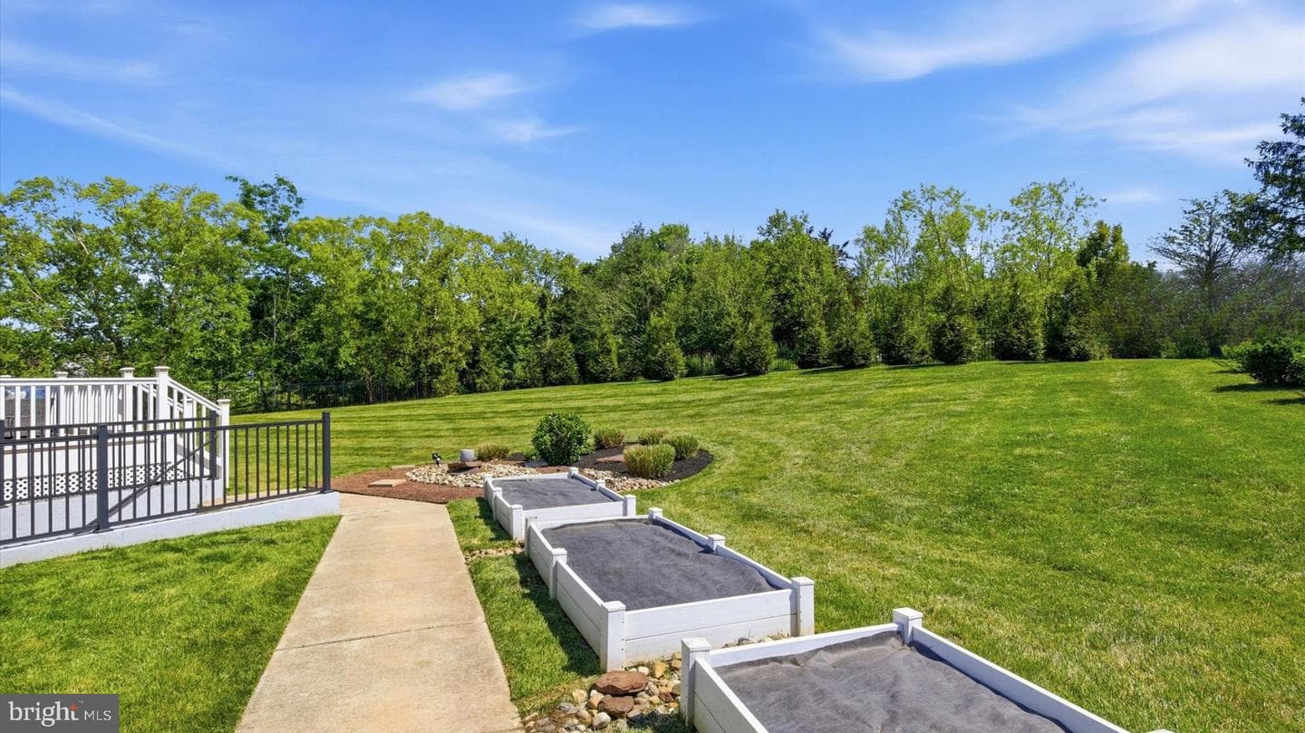 1 Bennett Lane photo 46