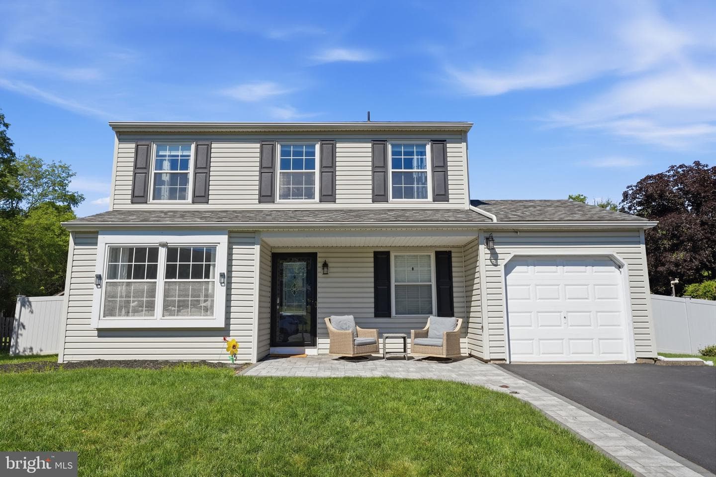 381 Alberts Way photo 2