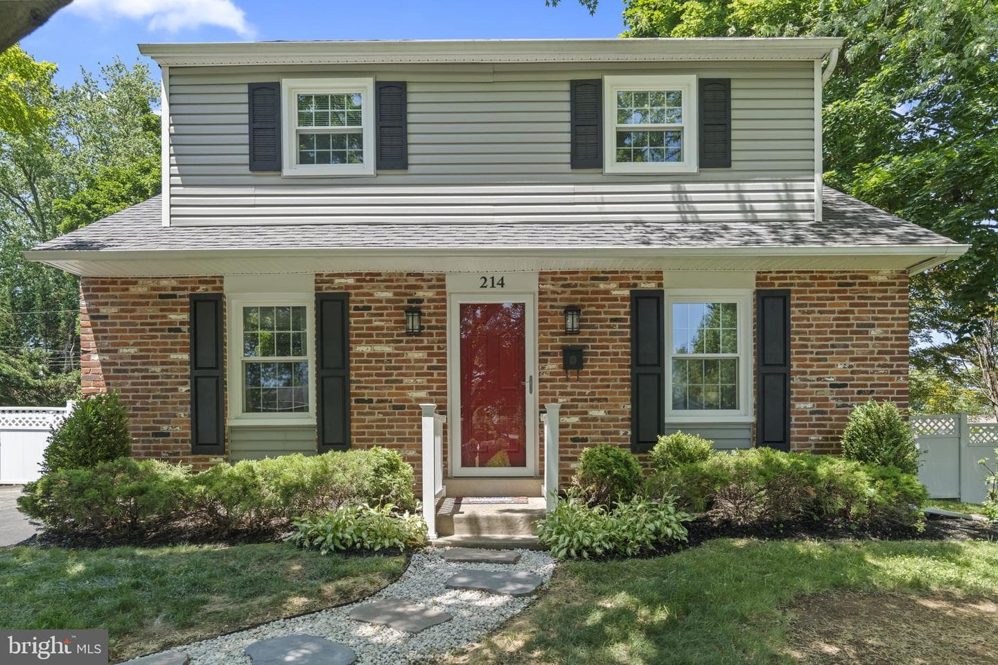 214 Westbury Drive photo 2