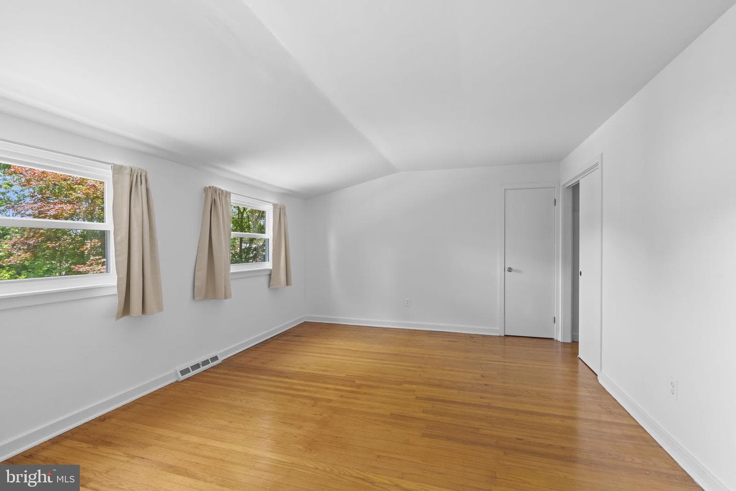 214 Westbury Drive photo 23