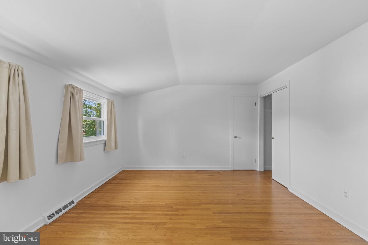 214 Westbury Drive photo 24