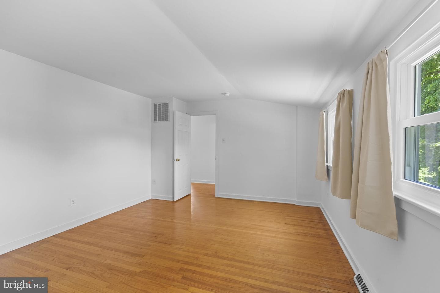 214 Westbury Drive photo 26