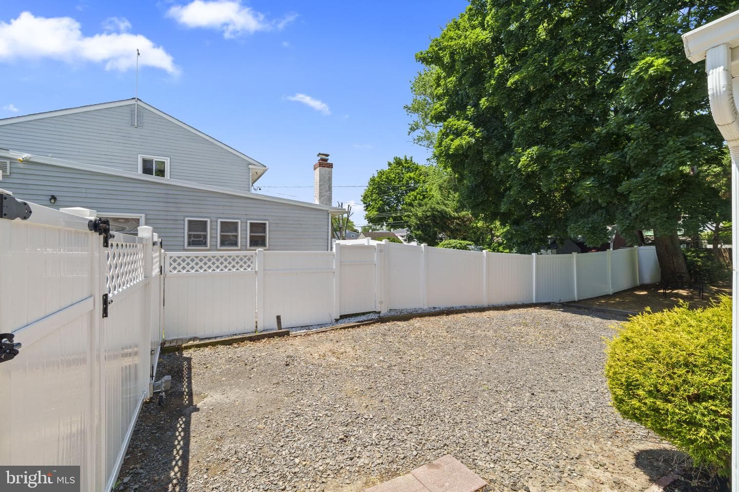 214 Westbury Drive photo 34