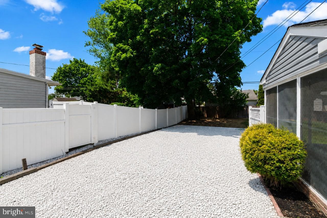214 Westbury Drive photo 36