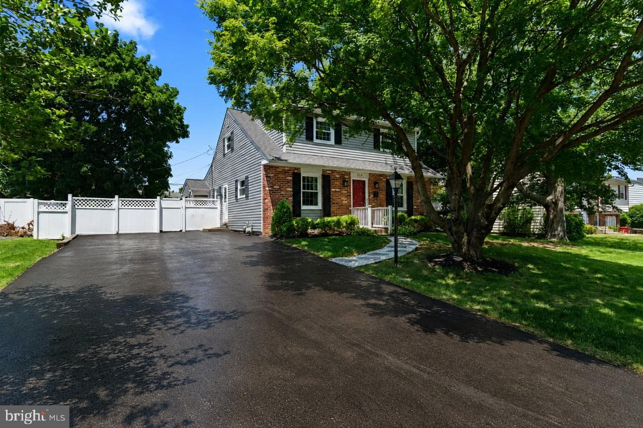 214 Westbury Drive photo 53