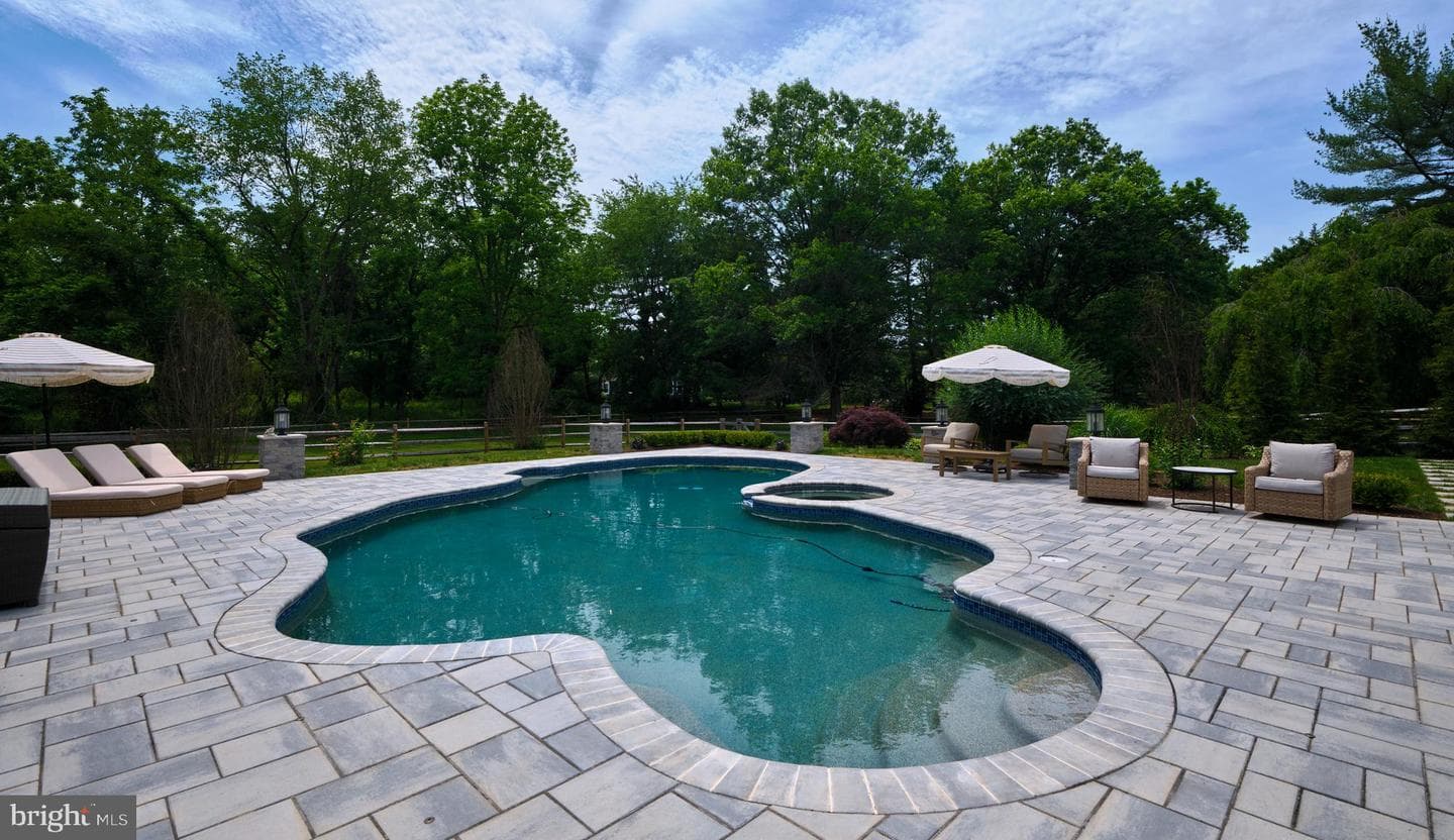 9 Devon Drive photo 33