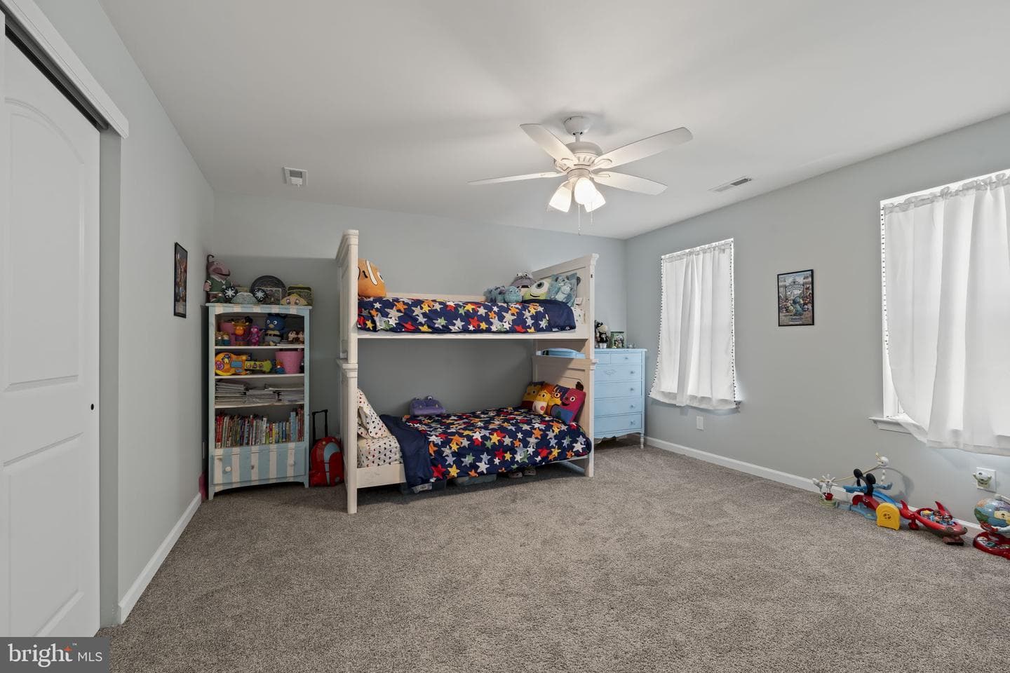 321 W Richardson Avenue photo 25