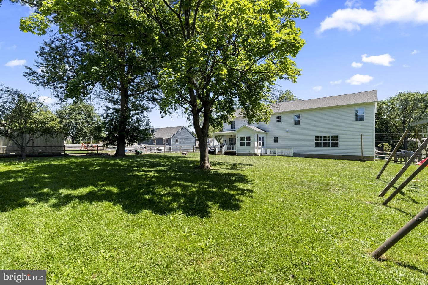 321 W Richardson Avenue photo 42