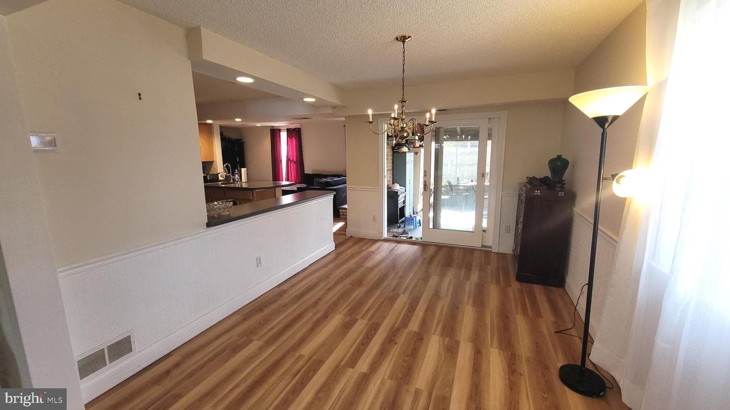 6433 Lenox Court photo 4