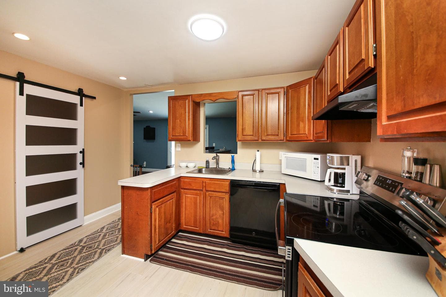 423 Chelsea Road photo 6