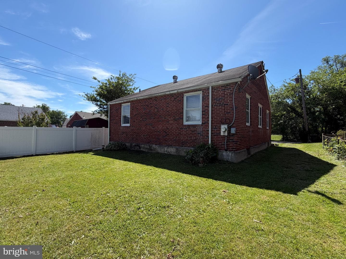 1110 Emerson Lane photo 3
