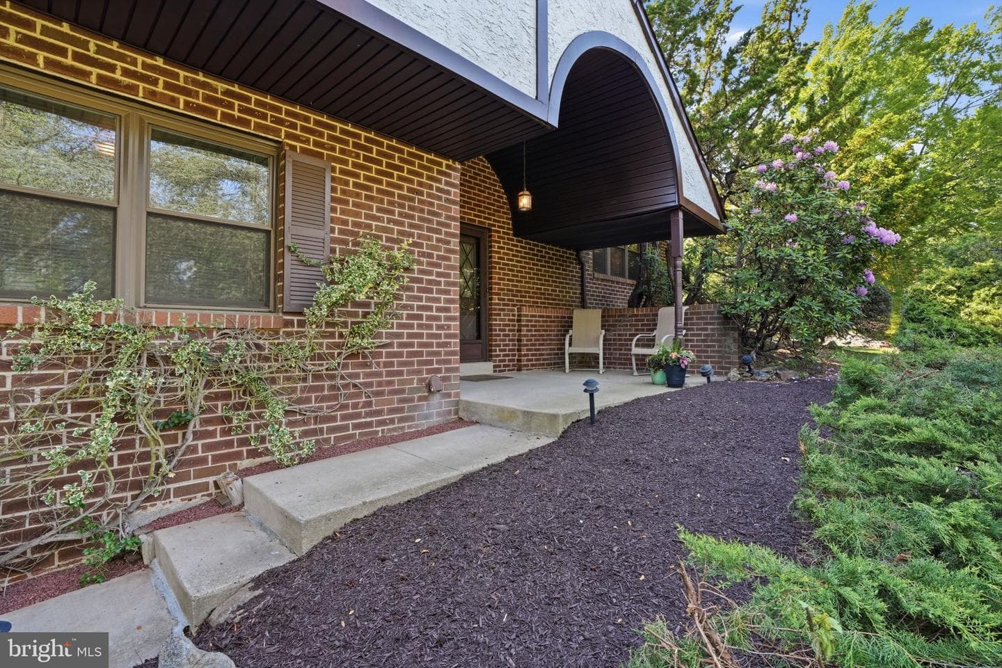 718 Bridgeview Road photo 3