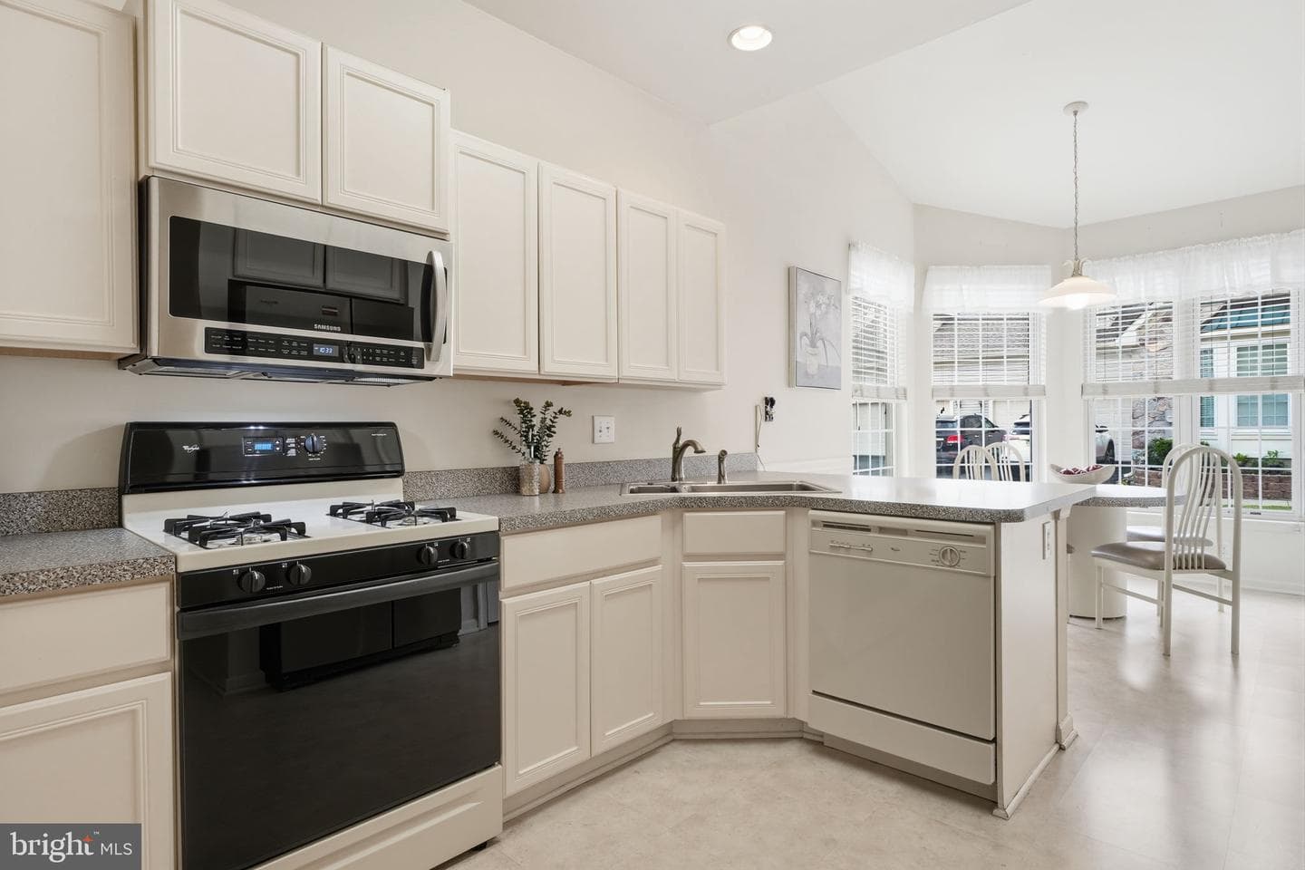 709 Daylily Drive photo 8