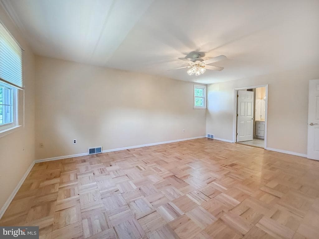 16 Upton Lane photo 32