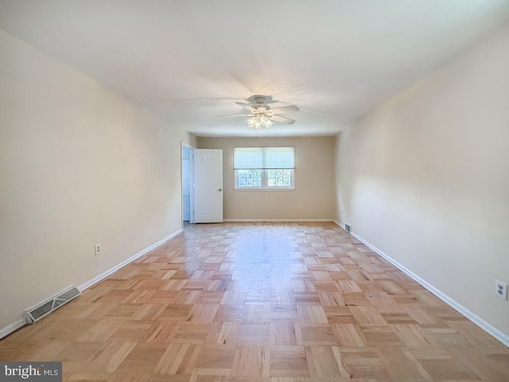 16 Upton Lane photo 33