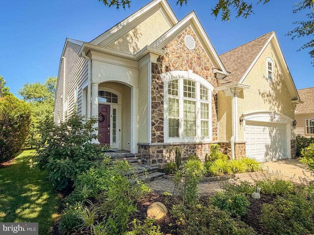 15 Mcconkey Drive, Washington Crossing