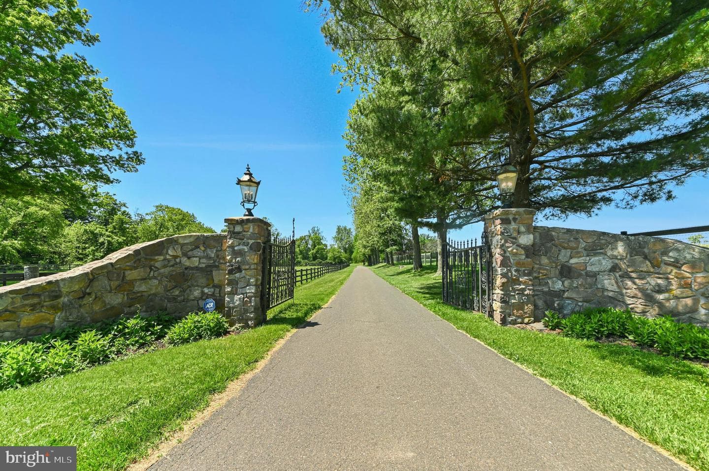 1194 Street Road photo 3