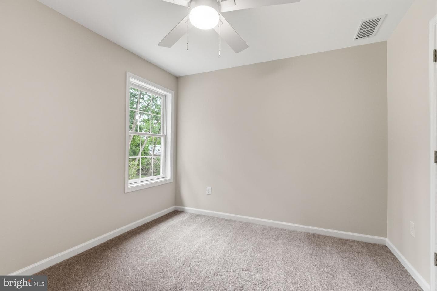 151 E Highland Avenue photo 21