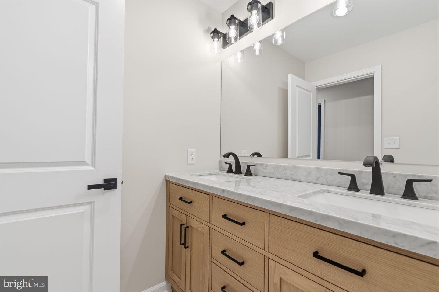 151 E Highland Avenue photo 25