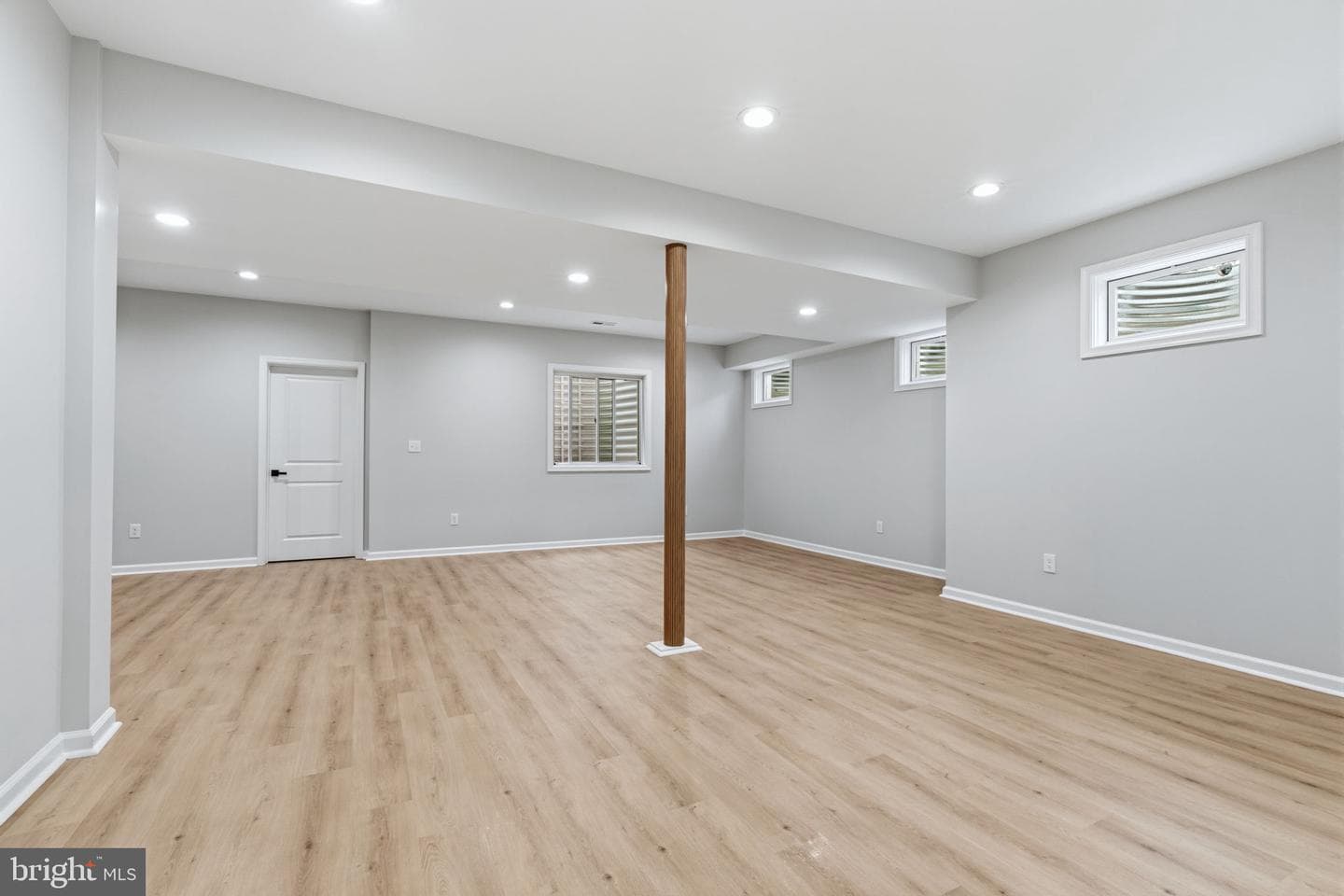 151 E Highland Avenue photo 28