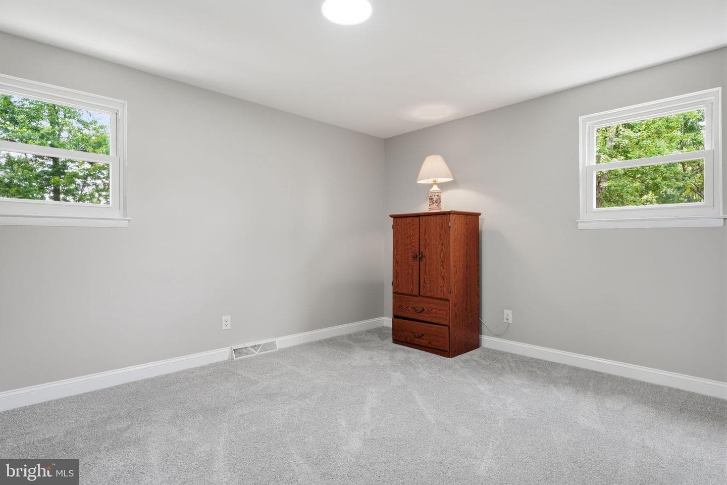 688 Fairfield Drive photo 15