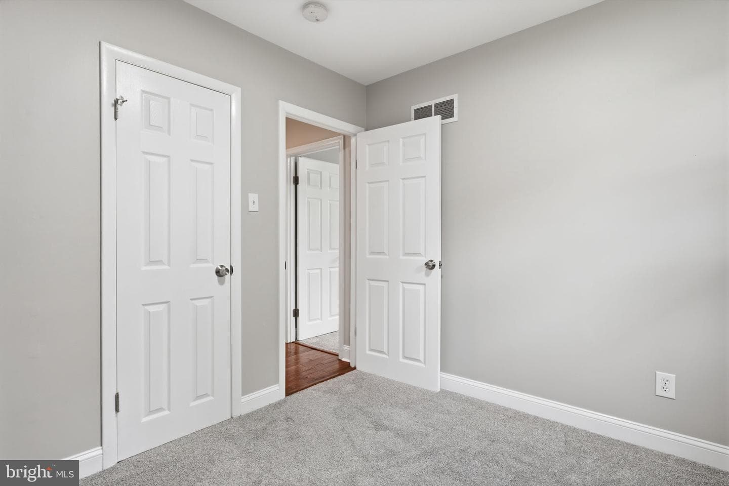 688 Fairfield Drive photo 19
