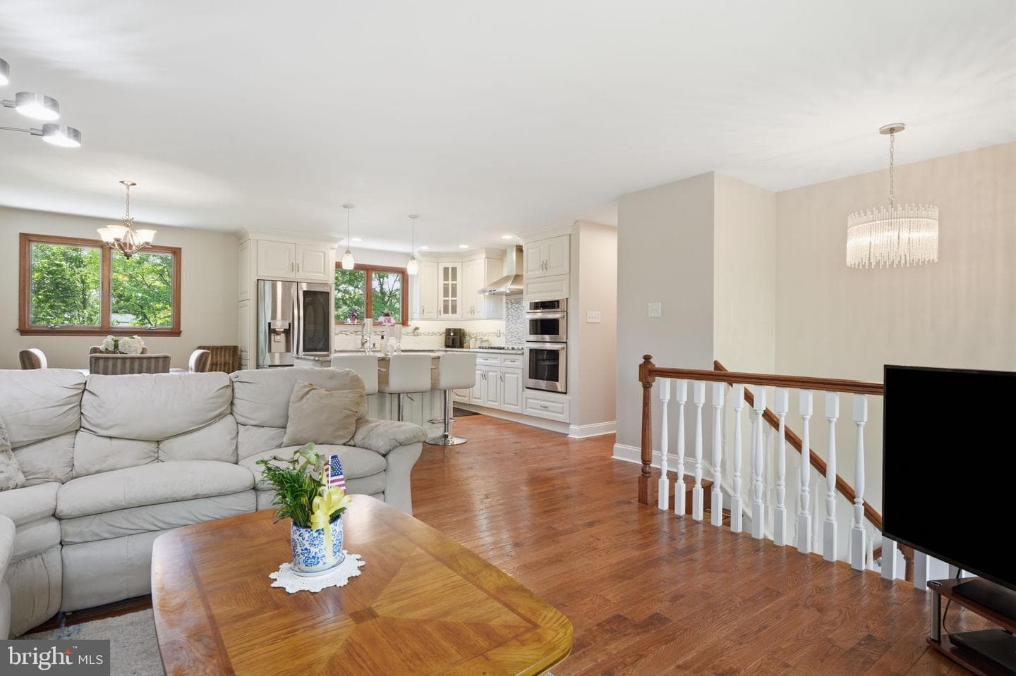 688 Fairfield Drive photo 2