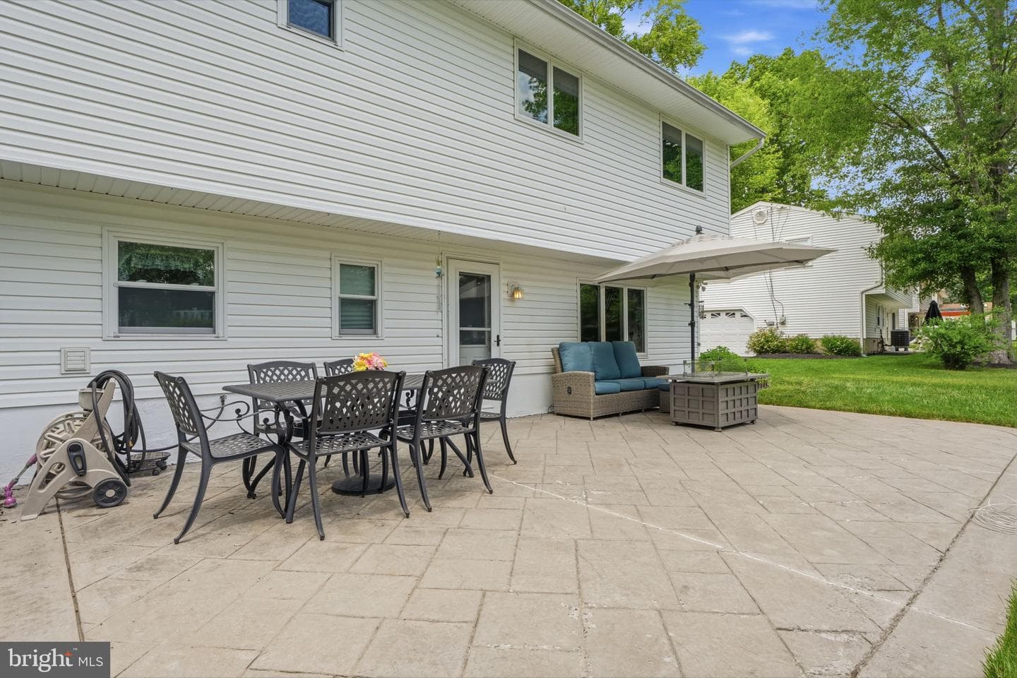 688 Fairfield Drive photo 32