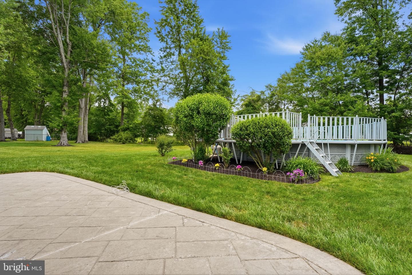 688 Fairfield Drive photo 33