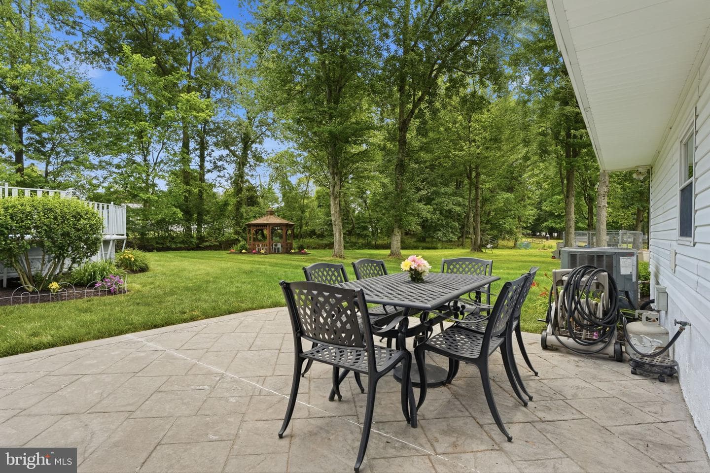 688 Fairfield Drive photo 35