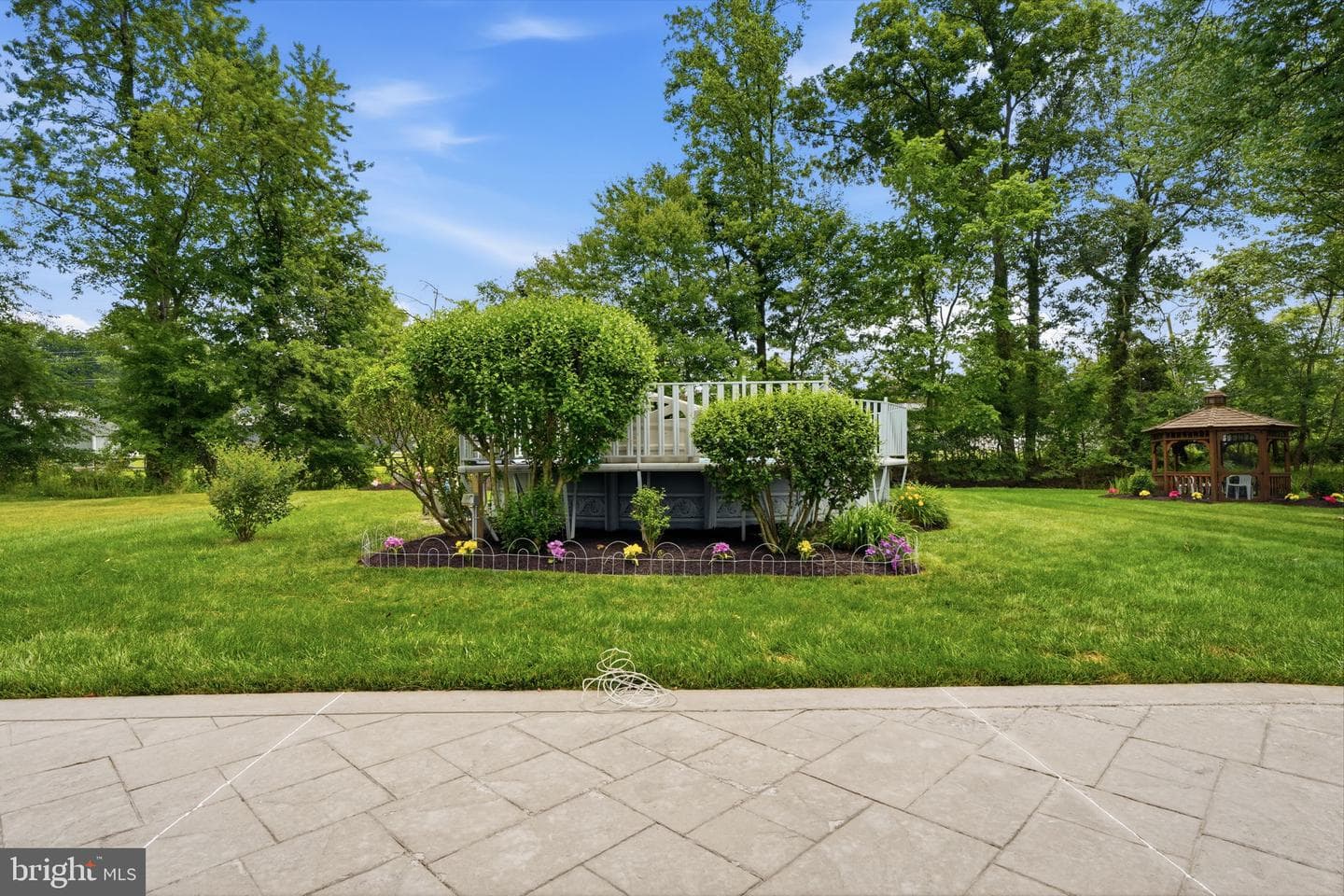 688 Fairfield Drive photo 37